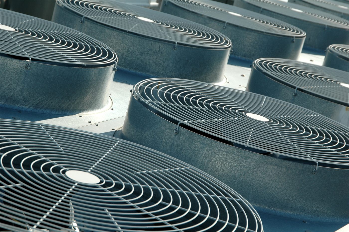 Unidades de climatização em cobertura industrial